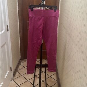 Logo Layers Leggings NWOT Small Petite